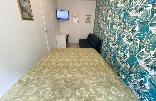 Cret de Roc Apartamento | 023 CHIC & COSY F1 23m2 HYPERCENTRE WIFI SMART TV NETFLIX