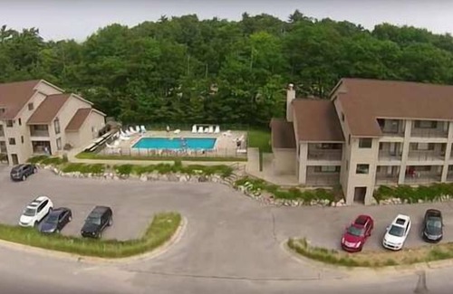 Traverse City Condominio | ELK RAPIDS # 07 Grand Traverse Bay CONDO