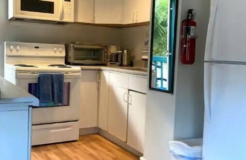 Avalon Apartamento | 1/2 block to the BEACH