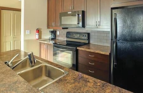 East Kootenay Apartamento | 1 BDRM Condo - Great location - Hot tub and pool