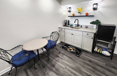 Nashville Casa | 1 bdrm Modern Oasis near everything.
