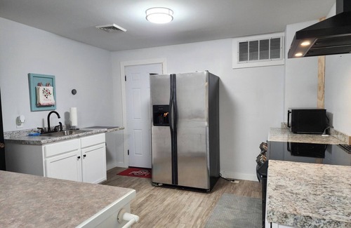 Ellwood City Apartamento | 1 Bed/1 Bath 1 story stand alone apartment in residential area in Ellwood City