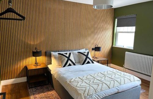 Yeovil Apartamento | 1 Bed & 1 Sofa Bed Alpine Style Ground Floor Apartment