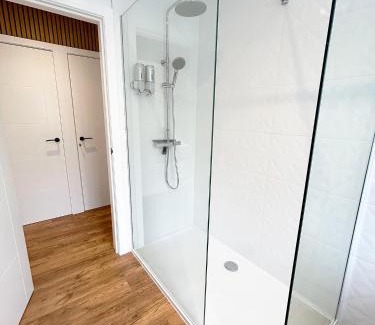 Yeovil Apartamento | 1 Bed & 1 Sofa Bed Alpine Style Ground Floor Apartment