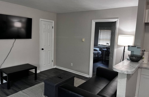 Cottage Line Apartamento | 1 Bed Apt across from the beach 2