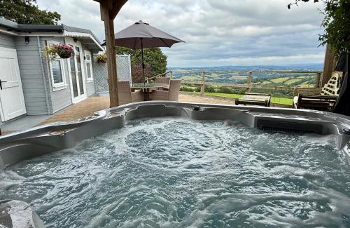 Saint Ann's Chapel Casa | 1 Bed Cabin-Sleeps 2 Hot Tub Garden Pets Views