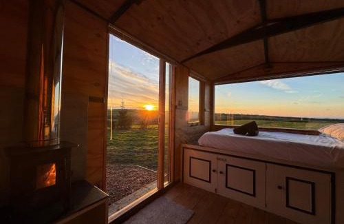 Mortehoe Casa | 1 Bed Cabin - Sleeps 2 - Pets - Garden - Parking