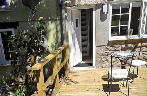 Camborne Casa | 1 Bed Cottage-Sleeps 3-Pool-Pets-near St Ives