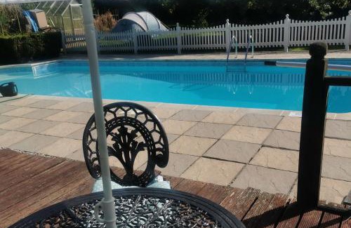 Camborne Casa | 1 Bed Cottage-Sleeps 3-Pool-Pets-near St Ives