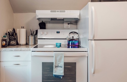 People's Freeway Apartamento | 1 Bed/Downtown Apt/Free Parking/Kitchen/Workspace