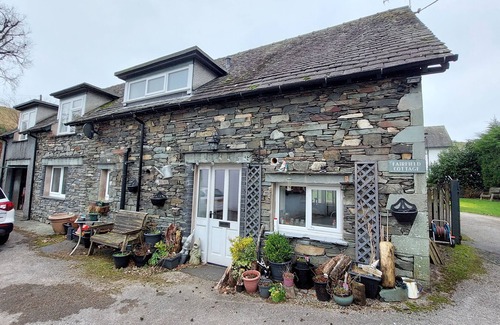 Hawkshead Cabaña | 1 Bed Flat - Sleeps 4 - Garden - Parking - Wifi