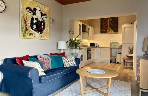 Ballygally Apartamento | 1 Bed Flat - Sleeps 5 - Parking - Garden - Pets