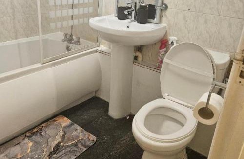 Harold Wood Casa | 1 Bed House Sleeps 2 -Free Parking -Tv