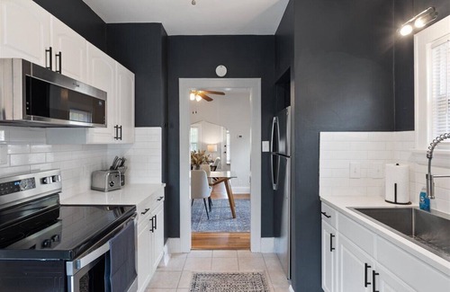 Roselawn Finance Apartamento | 1 Bed ~ Private Balcony ~ Walkable ~ Work Remote