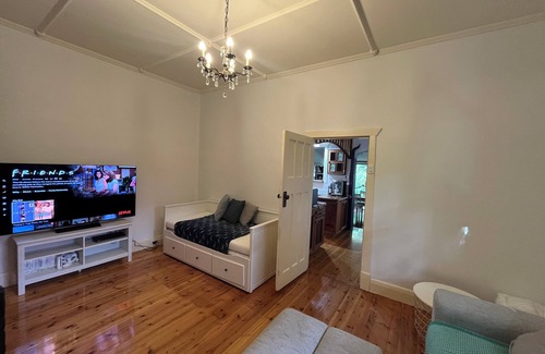 Fullarton Casa | 1 bed room House between Unley & Norwood. Leafy, private, clean. Sleeps 6