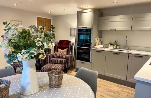 Staunton Casa | 1-BedCottage ModrnKitchen CarCharging Tv Wifi