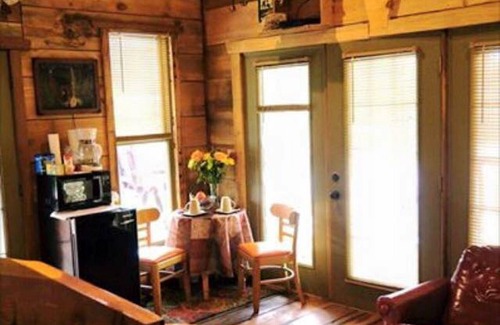 Jackson Cabina | 1 DORMITORIO 1 BAÑO, ÁRBOL-CABINA POR UN LAGO PRIVADO DE 20 ACRE