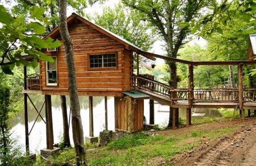 Jackson Cabina | 1 DORMITORIO 1 BAÑO, ÁRBOL-CABINA POR UN LAGO PRIVADO DE 20 ACRE