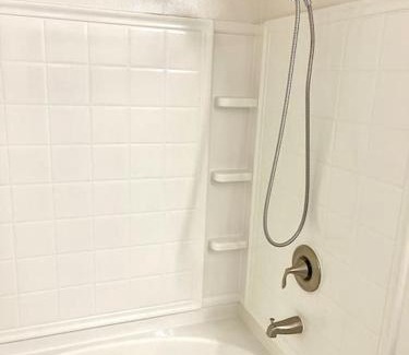 Marina del Rey Apartamento | 1 bedroom. 2 beds. 1 bath with Balcony