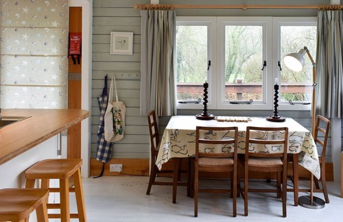 Ebbesborne Wake Cabaña | 1 bedroom accommodation in Broad Chalke, near Salisbury