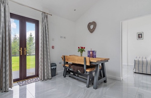 Ynysddu Cabaña | 1 bedroom accommodation in Mynydd Islwyn