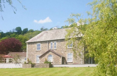 Llanfynydd Cabaña | 1 bedroom accommodation in Llanfynydd