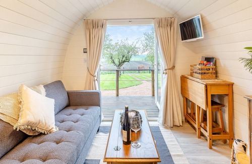 Shrewsbury Cabaña | 1 bedroom accommodation in Hookagate, near Shrewsbury