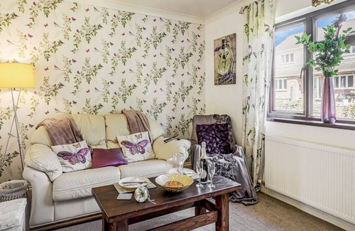 Ammanford Cabaña | 1 bedroom accommodation in Twyn