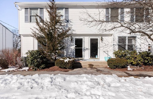 Nashua Casa | Dormitorio privado en condominio de casa adosada ubicado en el centro cerca de Fidelity & BAE