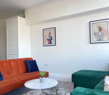 Flitwick Apartamento | 1 Bedroom Apartment - Flitwick - Contractor Friendly - Tourist Ready - Full Kitchen - WiFi - Smart TV - Sofa Bed - FREE Parking - Ideal for Short or Long Stays