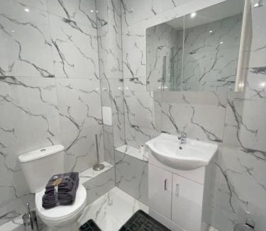 Flitwick Apartamento | 1 Bedroom Apartment - Flitwick - Contractor Friendly - Tourist Ready - Full Kitchen - WiFi - Smart TV - Sofa Bed - FREE Parking - Ideal for Short or Long Stays