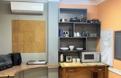 Portsmith Apartamento | 1 Bedroom Apartment, Private Courtyard.