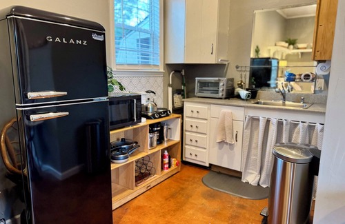 Mills River Apartamento | 1-bedroom apartment in Mills River, NC-Close to hiking, breweries, dog friendly