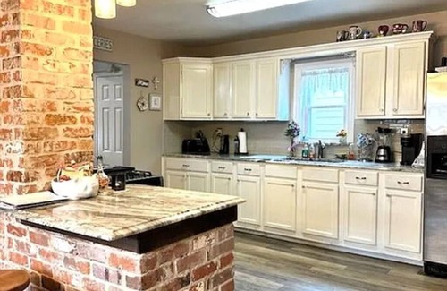 New Orleans Casa | 1 bedroom available in a house in Marrero with WiFi, AC, Washer& Dryer, and TV.