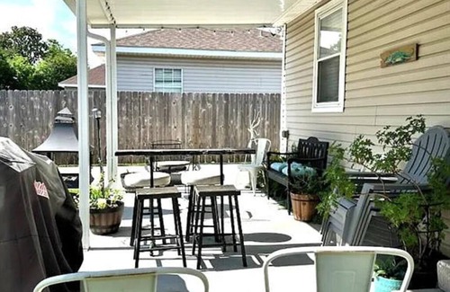 New Orleans Casa | 1 bedroom available in a house in Marrero with WiFi, AC, Washer& Dryer, and TV.