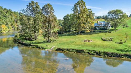 West Jefferson Casa | 1 Bedroom Cabin Overlooking New River- Sleeps 4, Dogs OK, Fire Pit & More