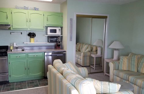 Sea Isle City Condominio | 1-bedroom condo in the Sea Islander close to the heart of Sea Isle City!