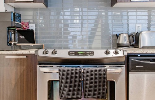 Fashion District Condominio | 1 bedroom condo in trendy king west neighbourhood