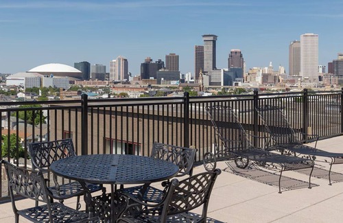 Faubourg Lafayette Apartamento | 1 Bedroom Condo with Kitchen for Super Bowl! On St Charles Streetcar Route!