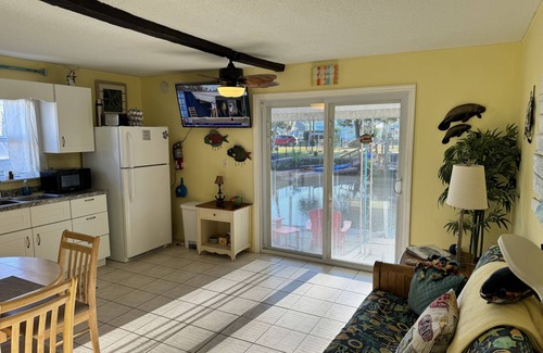 Homosassa Cabaña | 1-bedroom cottage and private boat dock on deepwater canal close to the springs