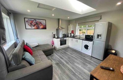 Coleraine Apartamento | 1 bedroom cottage with private hot tub.