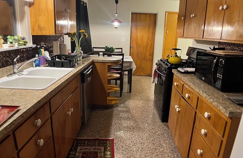 Northeast Neighbors Casa | 1 bedroom, electronic lock, cozy and clean!