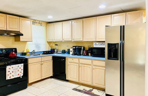 Peachtree Corners Casa | 1 Bedroom Family Home with 3 Beds & a Crib in Metro Atlanta