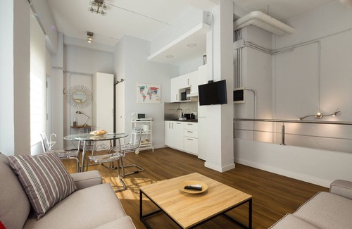 Los Remedios Apartamento | Elcano 14. 1-dormitorio para 4 personas, parking gratis