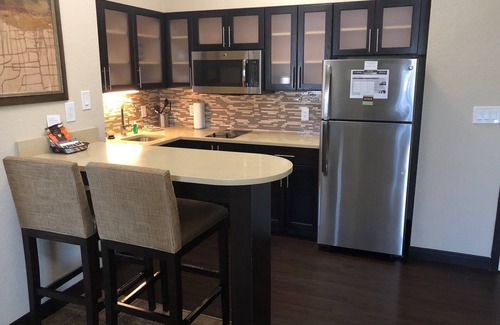 Lakeland Condominio | 1 Bedroom | Free Breakfast Buffet. Outdoor Pool