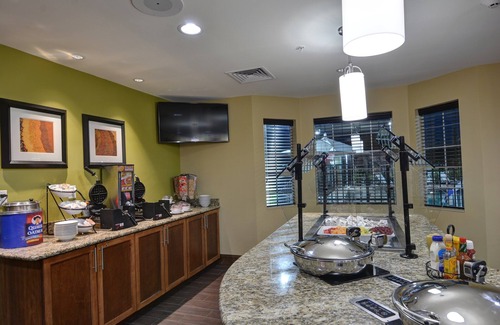 Lakeland Condominio | 1 Bedroom | Free Breakfast Buffet. Outdoor Pool