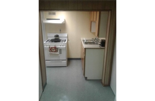Alton Casa | 1 Bedroom Furnished Basement Apartment Close to Phillips 66