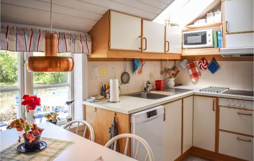 Storlinge Casa | 1 Bedroom Gorgeous Home In Köpingsvik