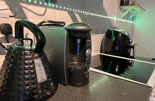 London Borough of Bromley Casa | 1 Bedroom home with hot tub & private garden