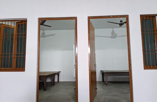 Faizabad Casa | 1-Bedroom Homestay with Free Parking on Premise